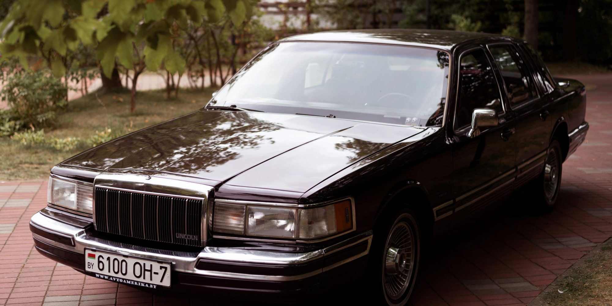 Classic 1992 Lincoln Town Car by Vitali Adutskevich